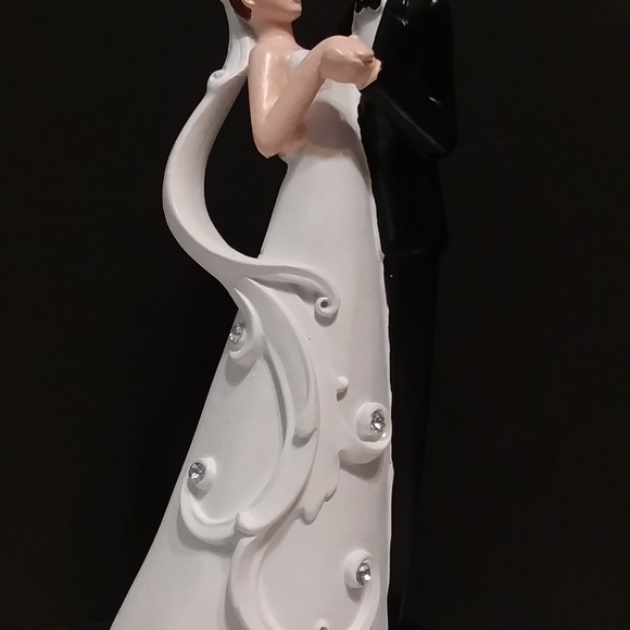 Studio his & hers Bride & Groom First Dance Cake Topper In Box 7 inches tall - Picture 2 of 5
